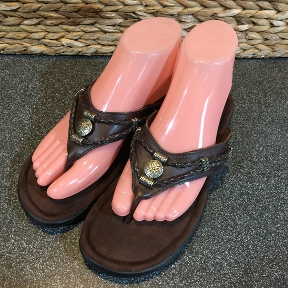 Minnetonka Brown Suede Thong Sandals with Braided Strap - Picture 6 of 15